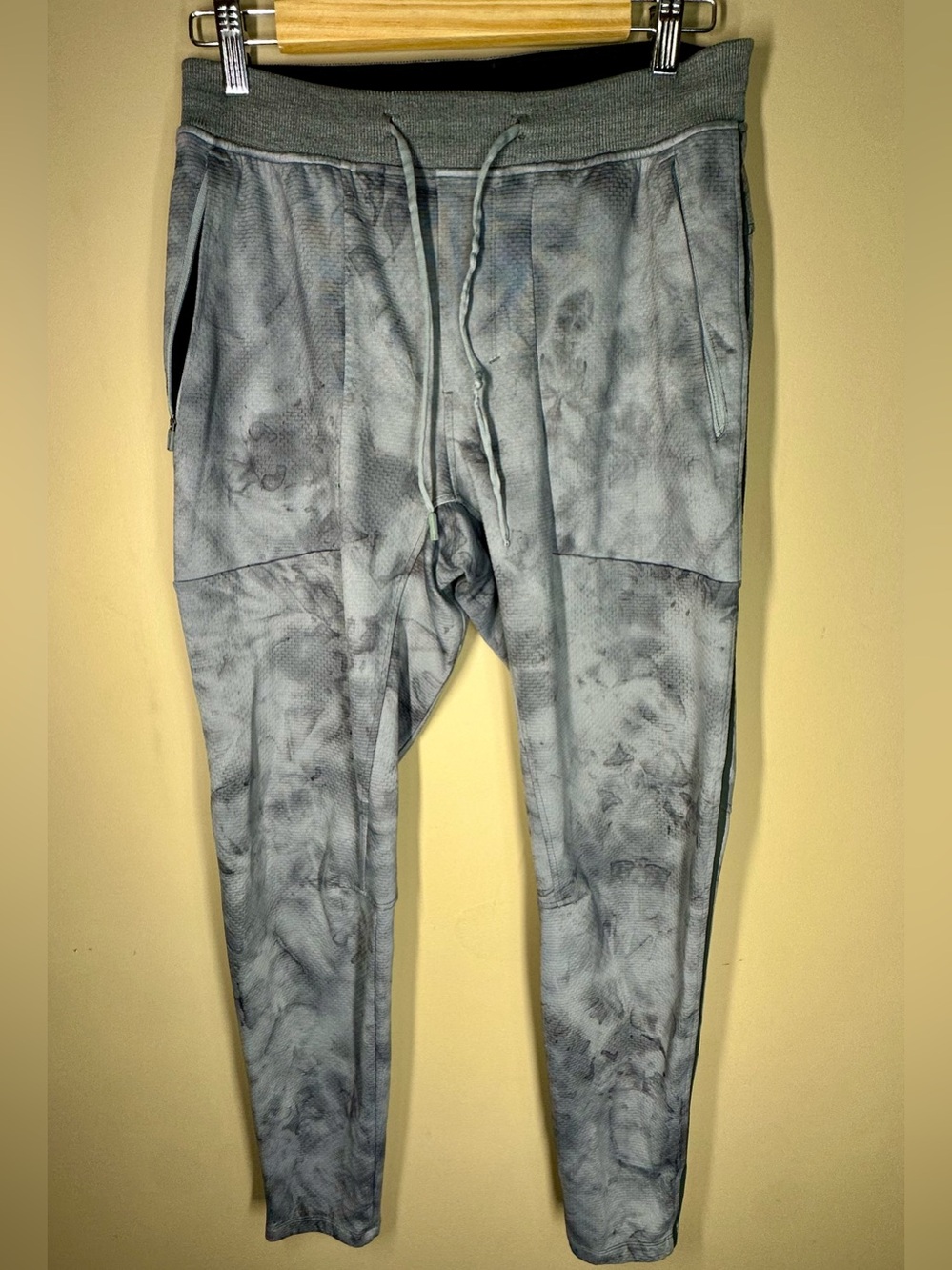 Lululemon Gray Tie-Dye Technical Joggers – Men’s M
